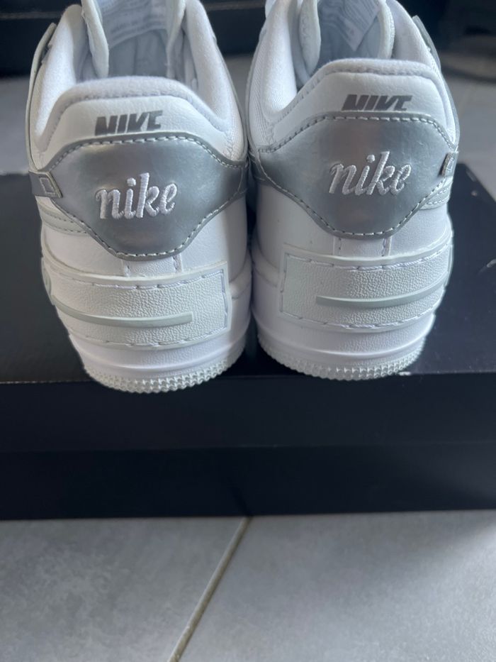 Baskets Nike Air force one taille 37,5 - photo numéro 3