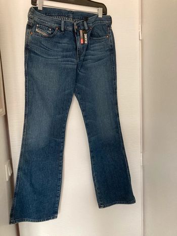 Jeans diesel neuf avec étiquette modèle rame taille 33