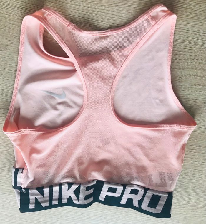 Top Nike - photo numéro 2
