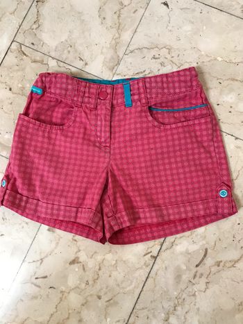 Short Rose foncé avec découpe Turquoise