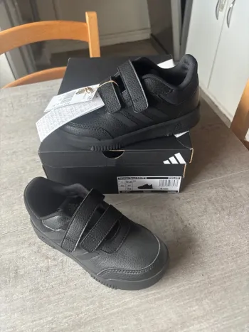 Basket adidas taille 32