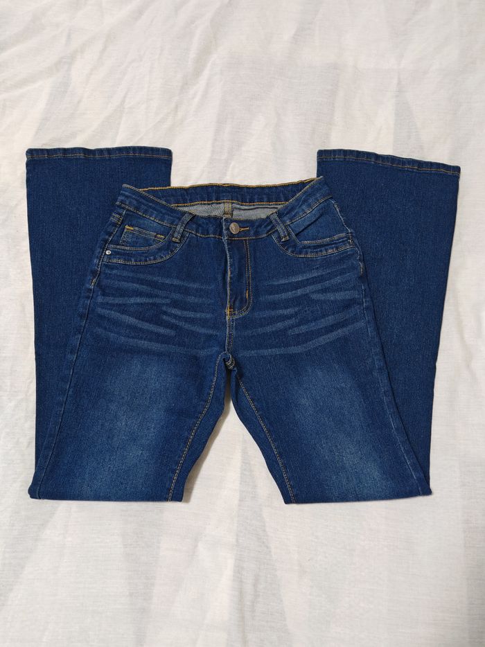 Jean bleu brut évasé Neuf taille 38 Shein - photo numéro 3