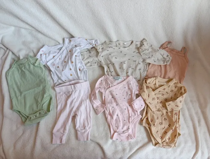 Lot bodies + 1 legging 1 mois - photo numéro 2