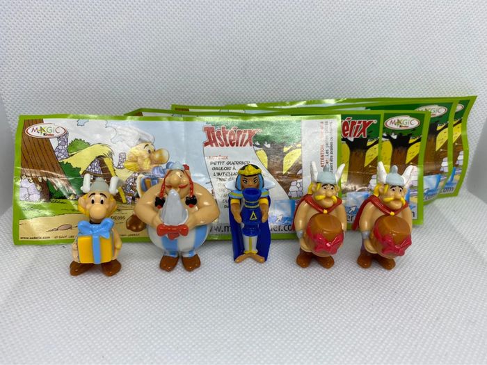 Lot de 5 surprises kinder Astérix 50ans dont asterix a tête droite DE095. Et leurs papiers - photo numéro 2