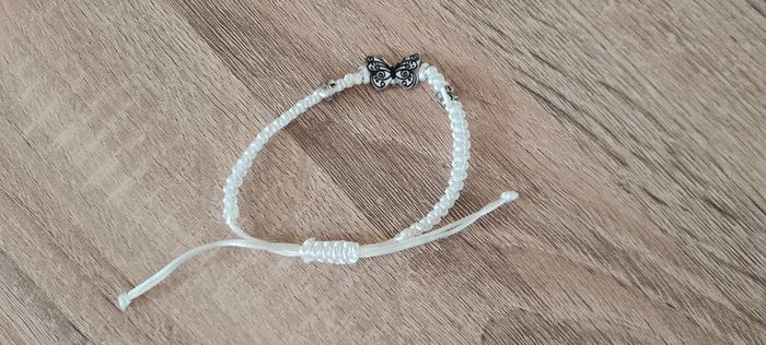 Bracelet fantaisie blanc motif papillon 🦋