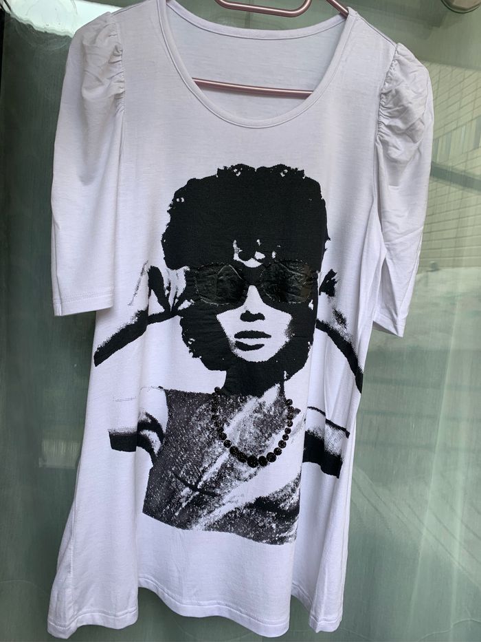 Joli tee-shirt fille (neuf)