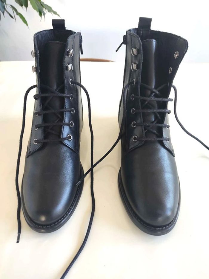 Paire de bottines Harcourt taille 37 cuir noir neuves - photo numéro 4