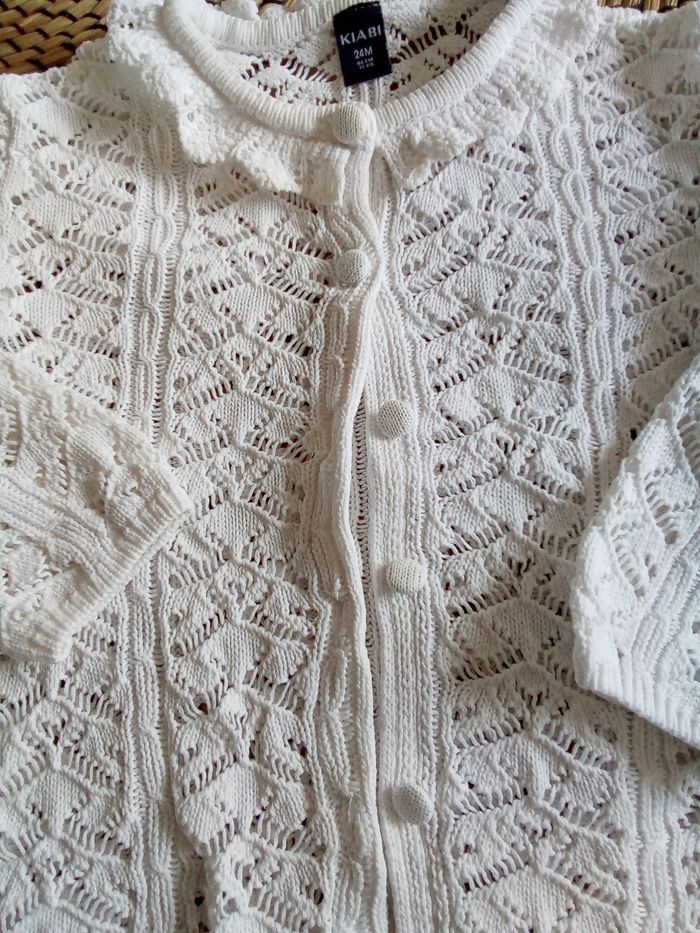 Joli gilet blanc en coton ajouré Kiabi taille 24 mois - photo numéro 5