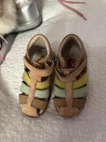 Paire de kickers bébé taille 22