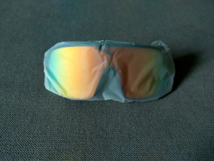 Lunettes de soleil enfant noires – Catégorie 3 – Neuf avec étiquette - photo numéro 5