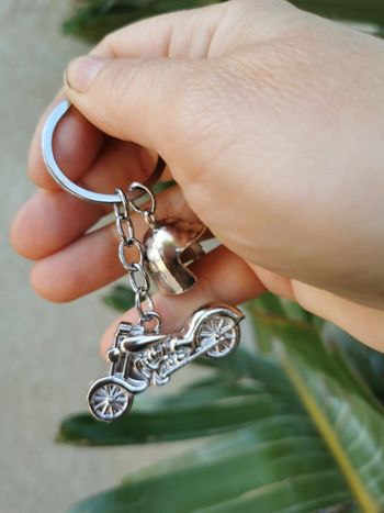 A46 porte-clés métal moto et casque neuf