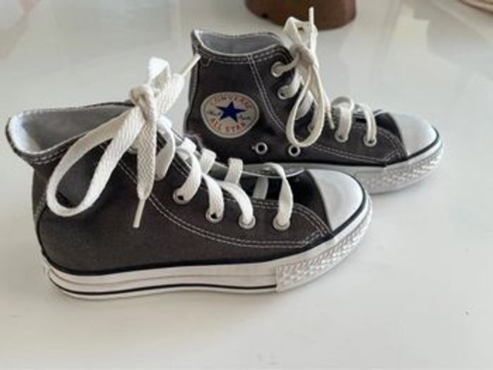 Converse grise - photo numéro 2