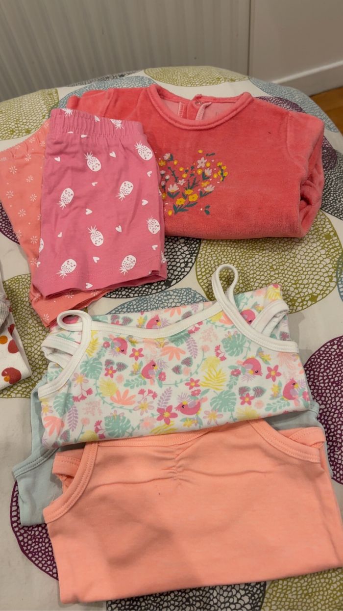Lot de vêtements bébé