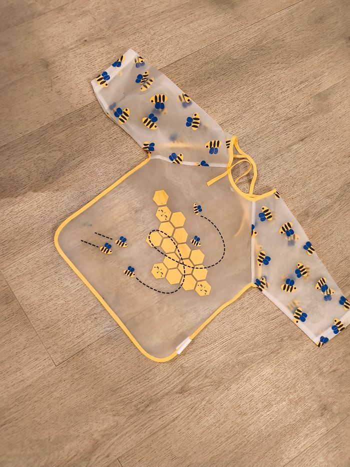 Bavoir tablier manches longues abeille PVC plastique fermeture lacets Mots d'enfants  DME