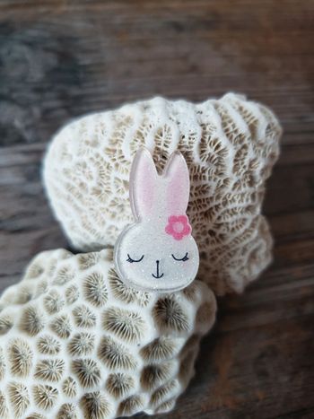 Mignonne petite broche lapin