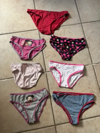 Lot de culottes filles diverses tailles