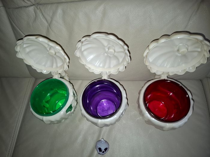 Lot de 3 pommes empoisonnées de belle neige disney
180 € - photo numéro 7