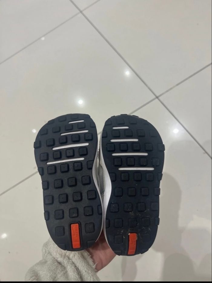 Basket Nike enfant taille 22 - photo numéro 3