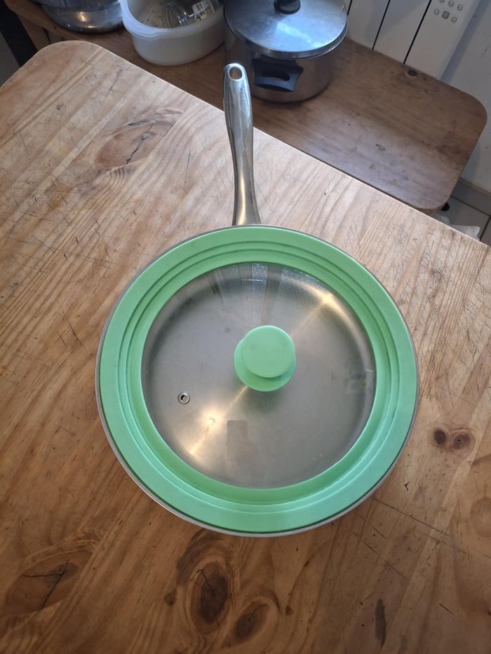 Poêle en inox 18/10 en très bon état - photo numéro 5