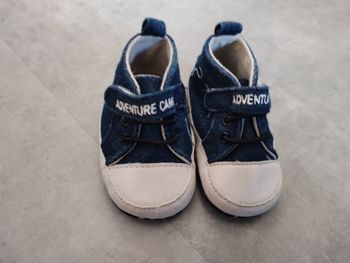 2 paires de chaussures taille 17