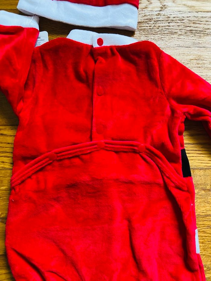 Combinaison Père Noël 6 mois - photo numéro 4