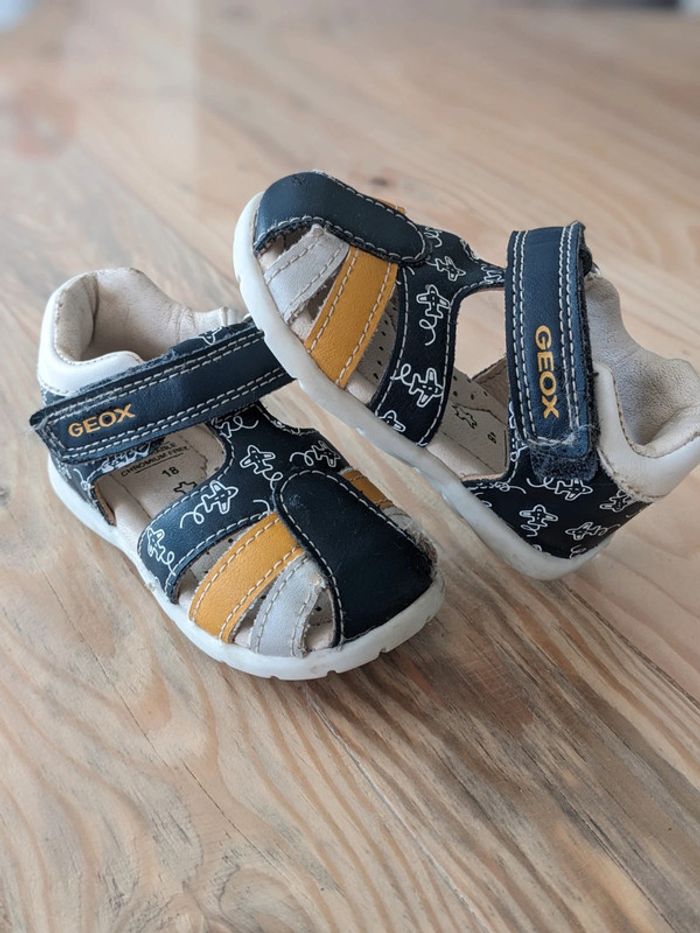Petites sandales Geox taille 18