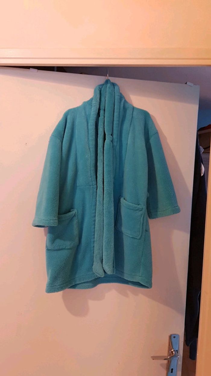 Robe de chambre bleu, 4 ans. En polaire.