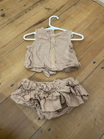 Ensemble tunique et jupe culotte neuf mois neuf