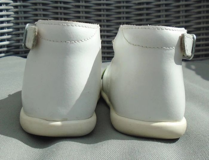 Jolies chaussures premiers pas fleurs fille T20 - photo numéro 4