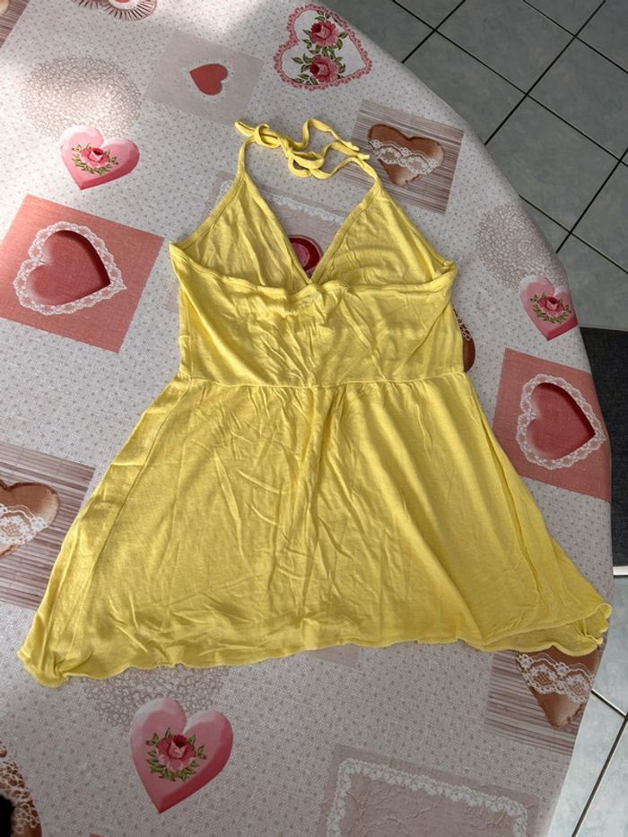 Top dos nu jaune - photo numéro 2