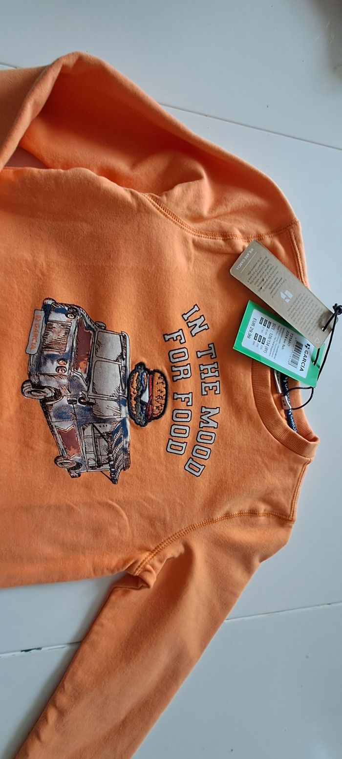 Sweatshirt neuf  taille enfant 7 ans marque Garcia