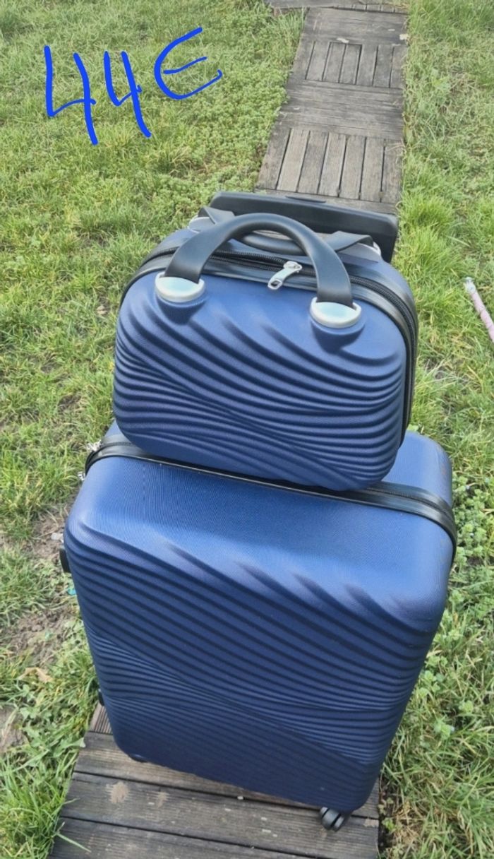 Valise cabine 55x35x22  incassable de très bonne qualité - photo numéro 5