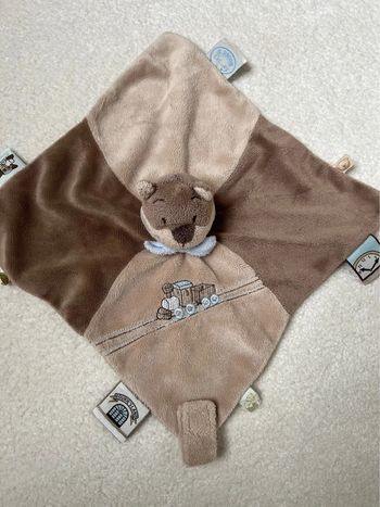 Doudou plat Noukie’s marron écureuil