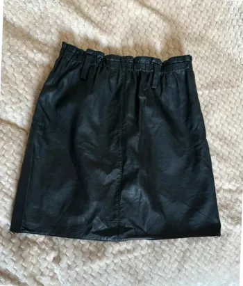 Jupe en similicuir cuir noire S