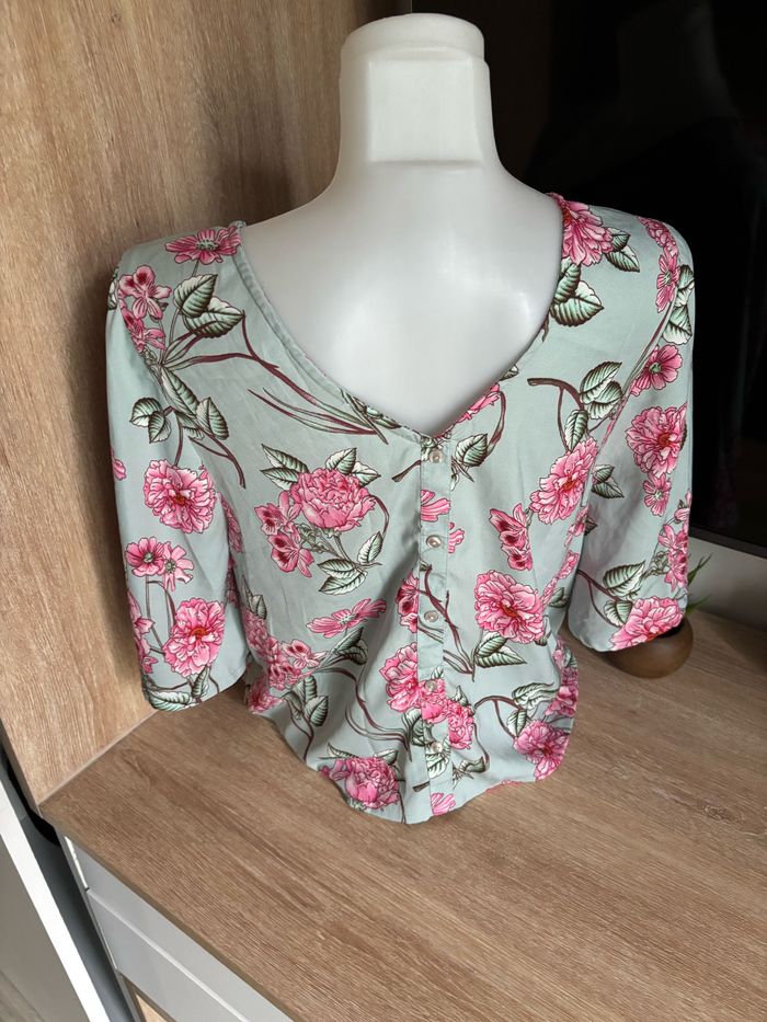 Blouse manche courte imprimé fleuri bouton au dos taille S - photo numéro 3