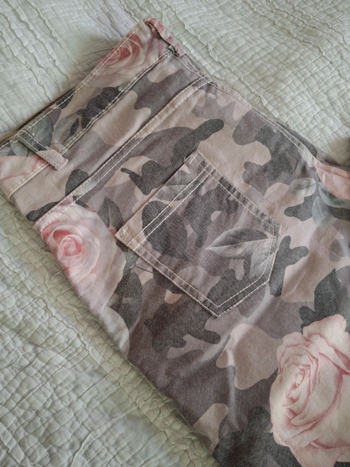 Jean militaire et roses - photo numéro 3