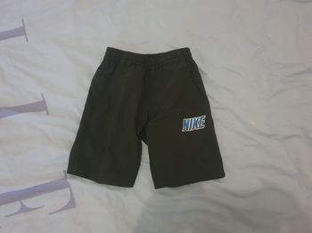 Nike short taille XS 6-8 ans 122-128