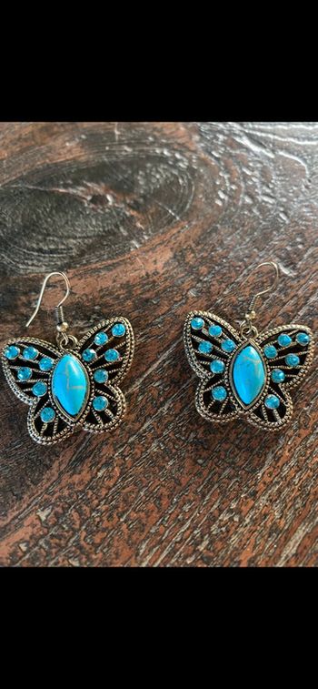 Magnifique paire de boucles d’oreilles papillons avec strass et turquoise
