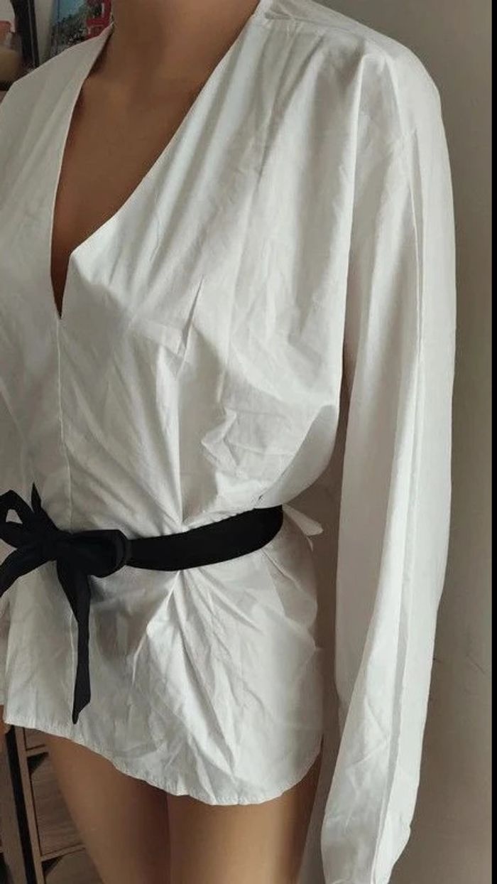 Chemise blanche ruban noir taille m/l - photo numéro 2