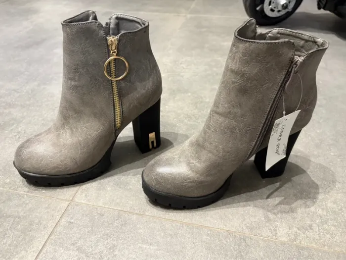 Bottes/bottines  talon noir/gris taille 38 Libra Pop nouvelle - photo numéro 2