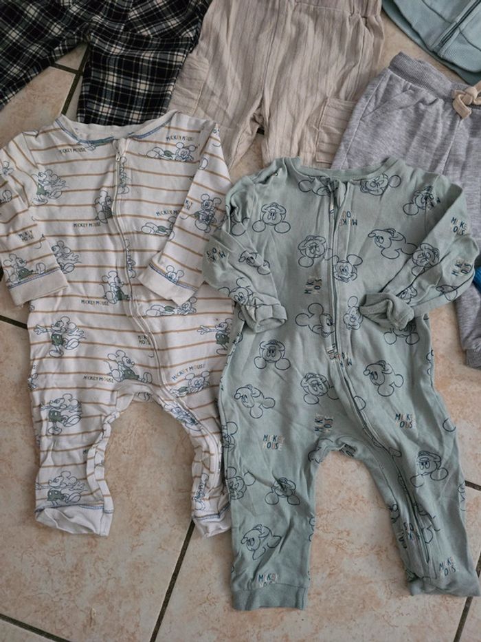 Lot 12 mois pyjama pantalons veste jeans body - photo numéro 2