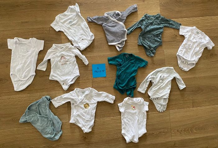 Lot bodies bébé 1 mois (16 pièces) - photo numéro 2