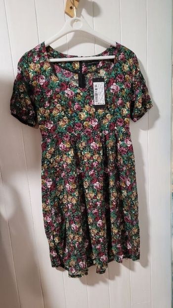 Jolie robe été dans les tons vert  en.majorité