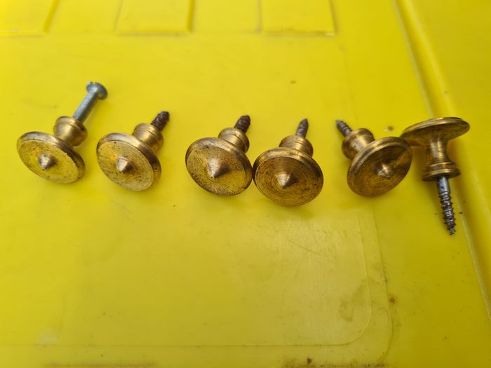 Bouton de tiroir ou porte x 6 qui date de 1980