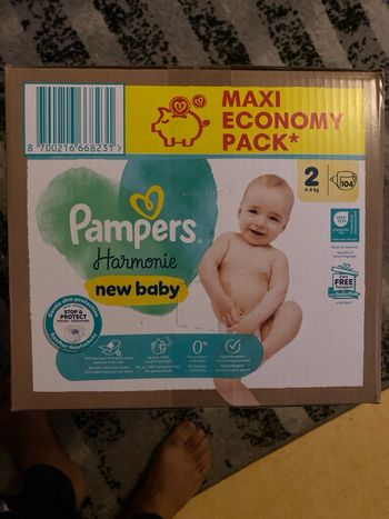 Vends 1 carton de couches taille 2