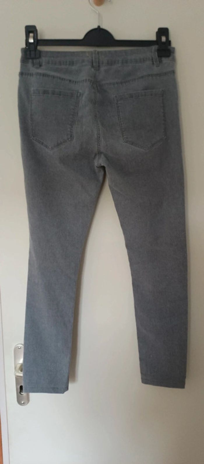 Pantalon gris - photo numéro 2