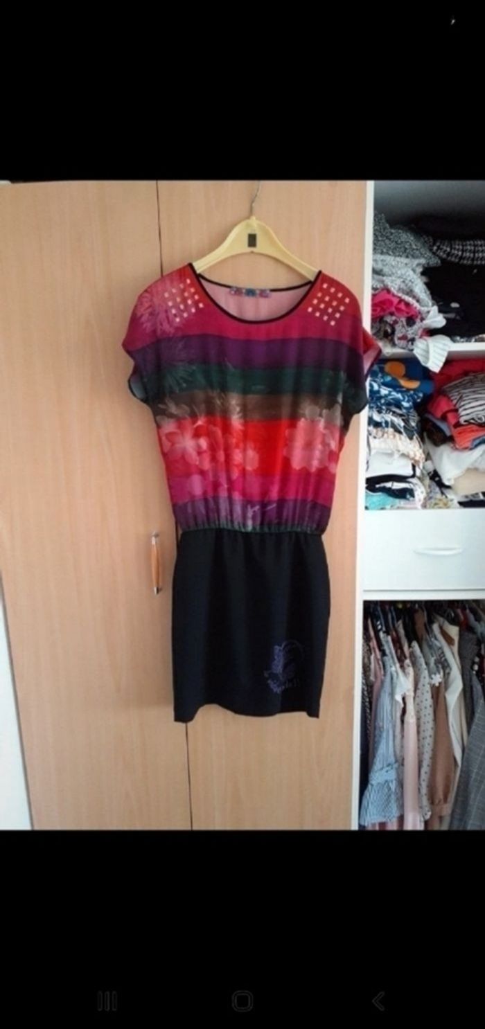 Belle robe desigual t 36 noire multicolore