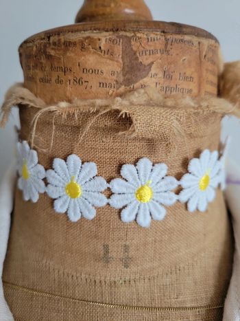 Choker marguerites coton ras de cou