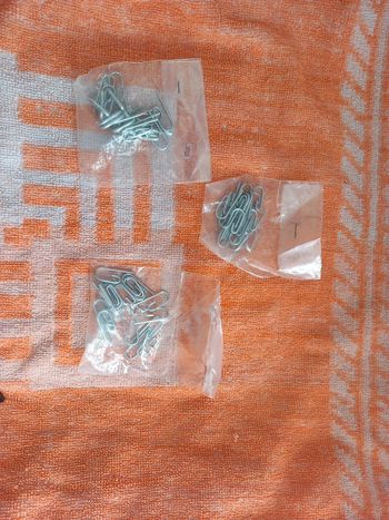 3 paquet de crochets =50 crochets