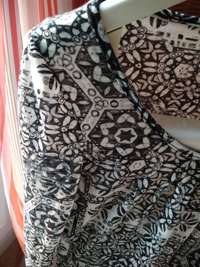 Haut léger noir et blanc - photo numéro 3